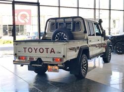 تويوتا لاند كروزر 70 بيك اب